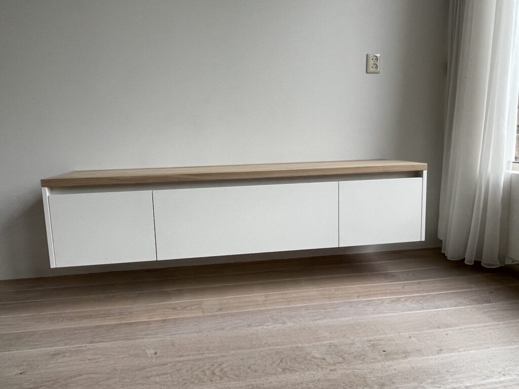 TV (23)