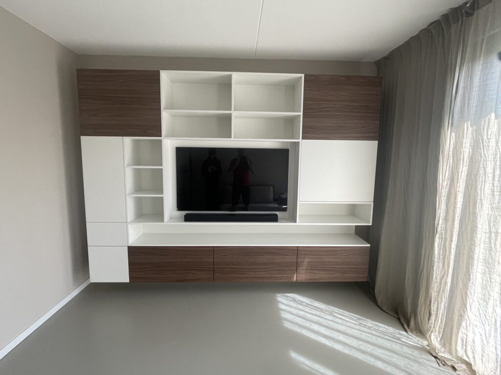 TV (26)