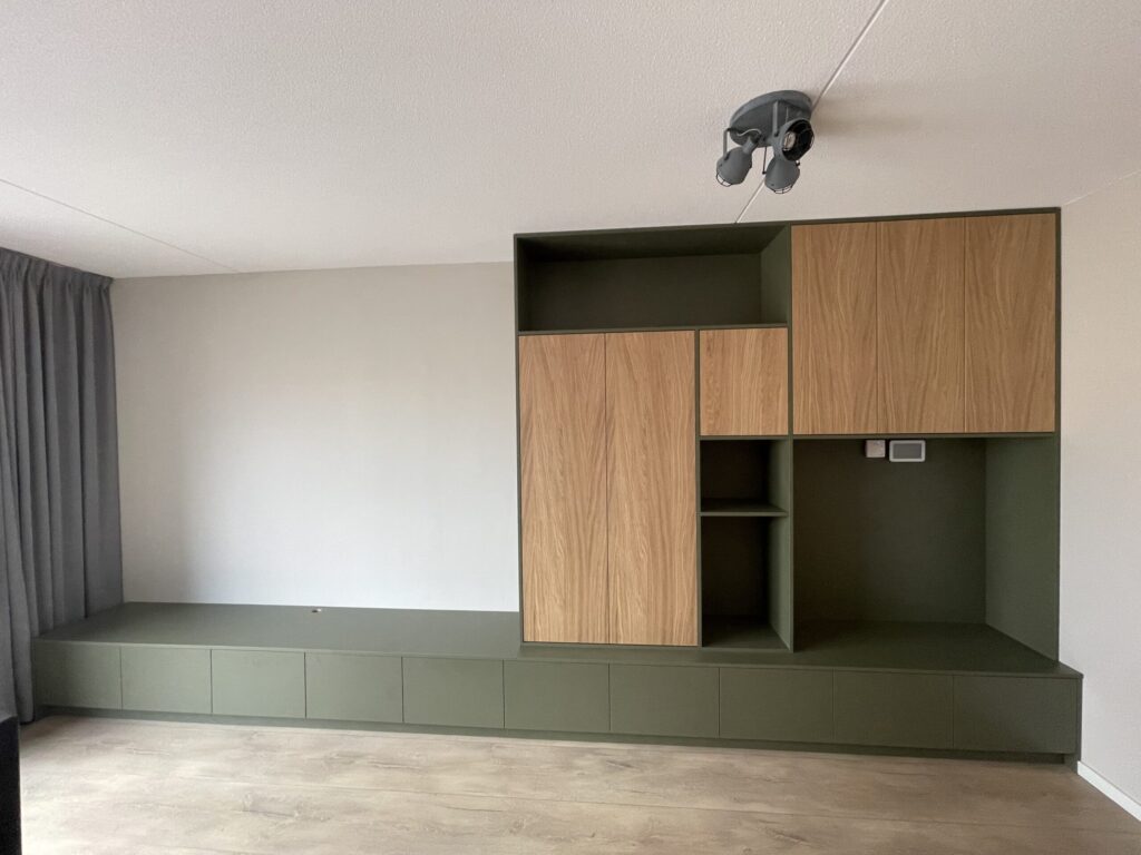 TV (28)