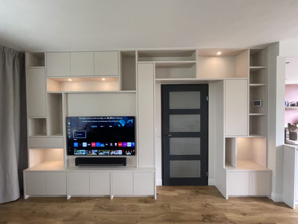 TV (4)
